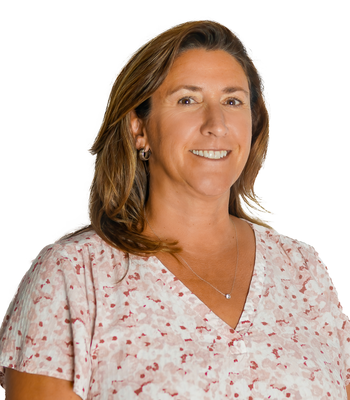 Portrait of Renee Apfelbeck, REALTOR®.