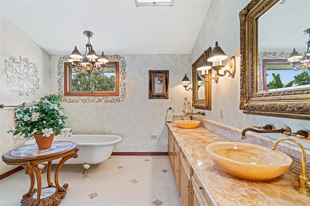 classic bathroom with elegant syle and decor